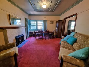 Lounge / dining room