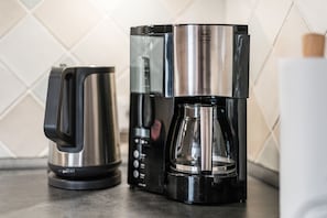 Kaffe og/eller kaffemaskine