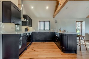 Corner House Barn Kitchen - StayCotswold