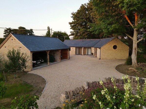 Corner House Barn - StayCotswold