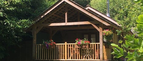 Front view of Jopes Lodge Patio