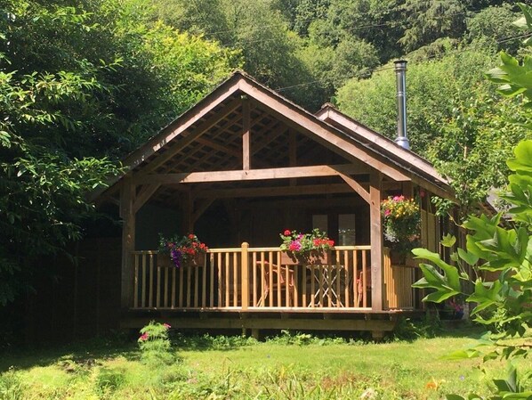Front view of Jopes Lodge Patio