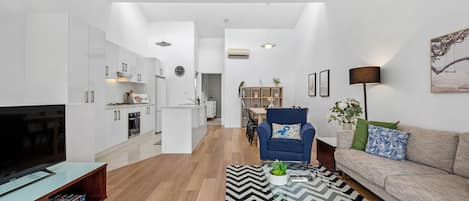 Huge, Bright, Open Plan with 6m height ceilings + AirCon