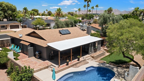 Near Old Town! Gorgeous Remodeled N. Scottsdale Home – Pool & Putting Green