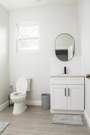Apple Bay Villa @ SeaScape (Bathroom)