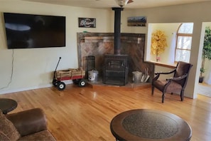 Living room with fire place 