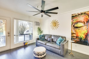 Living Area | Free WiFi | Smart TV | Central A/C
