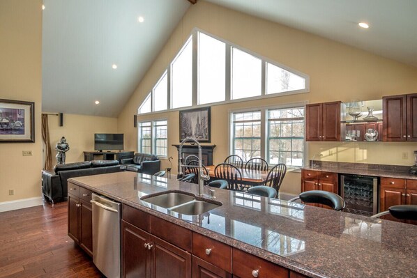 Kitchen overlooking living area Views of Cranmore Ski Mountain