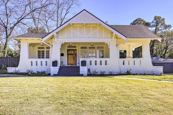 Columbus Vacation Rental | 4BR | 3.5BA | 3,662 Sq Ft | Stairs Required