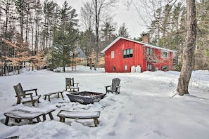 Cabin Exterior | Fire Pit (Seasonal)