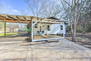 Covered Porch | Exterior