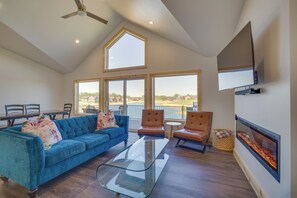 Living Room | Main Floor | Smart TV w/ Netflix | Electric Fireplace