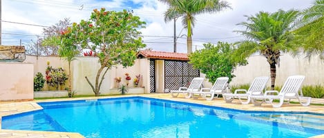 Hospede-se nesta casa com piscina e churrasqueira em Itanhaém/SP