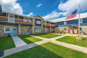 Welcome to Rock Spring Resort. A place to relax, a place to call home.
