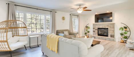 Pocono Summit Vacation Rental | 3BR | 2.5BA | 2,675 Sq Ft | Stairs to Access