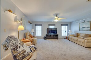 Living Room | Single-Story Home | Cable TV | Central A/C & Heating | No WiFi