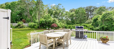 Outdoor dining for 6 with Weber Grill