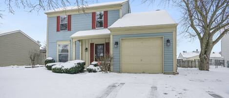 Comfortable & centrally-located, right on the Naperville/Aurora border!