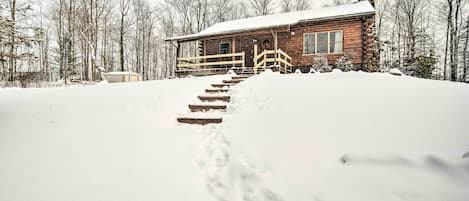 Cambridge Springs Vacation Rental | 3BR | 1BA | 1,200 Sq Ft | Stairs Required