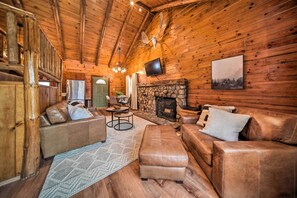 Living Room | Wood-Burning Fireplace | Smart TV