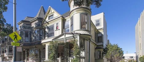 Gorgeous Victorian flat in the heart of San Francisco and just a few blocks from the famous Haight Ashbury and NOPA neighborhoods. 