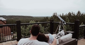 "My husband surprised me with an overnight stay at this quaint cabin. It was my first vacation without the baby and it provided the relaxation this mama needed."
- Shannon S.