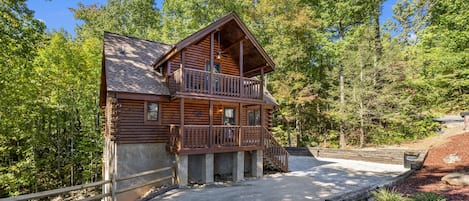 Beautiful 3 level cabin with 4 decks and parking for 3 vehicles