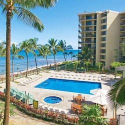 beachfront pool (2)