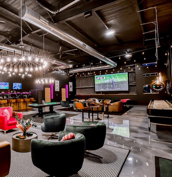 The Social's entertainment barn is always ready to welcome you!