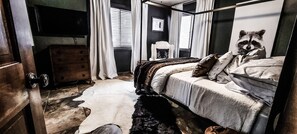 Queen  canopy with Hotel blackout drapes and TV