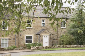 Penhill, Redmire: Front elevation