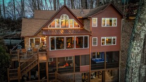 Views Of Walnut Mountain Lodge 
