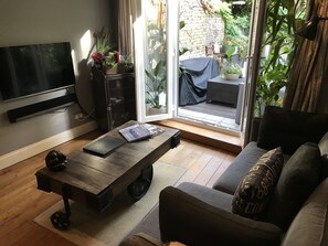 Lounge/Kitchen
