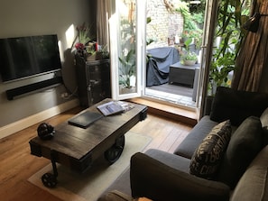Lounge/Kitchen