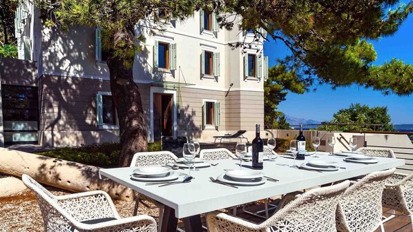 Outdoor dining