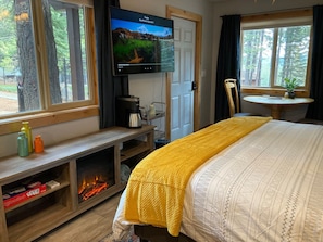 Filtered Lake views, Starlink Internet, fireplace, games, and Smart TV.