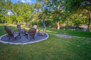 Fire pit for roasting s'mores