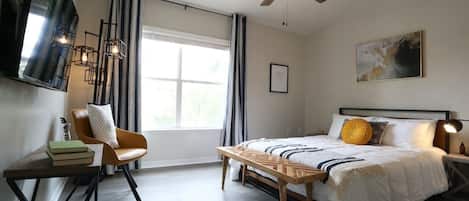 Cozy up in our comfy Modern Industrial master bedroom with ensuite bathroom in our 1200 sq ft condo. Enjoy streaming Netflix, Disney +, and Amazon Prime Video on any of the three LED tv's. 175 mbps Wifi speed.
