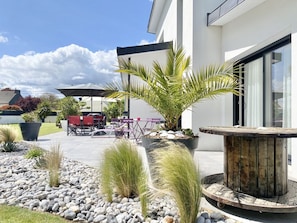 terrasse et jardin, coin repas extérieur