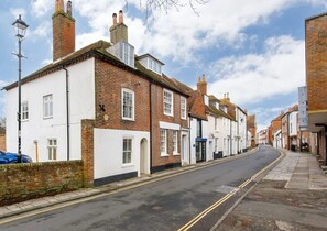 The townhouse is nestled in Chichester's beautiful Pallants, close to shops, bars, restaurants and cafes.