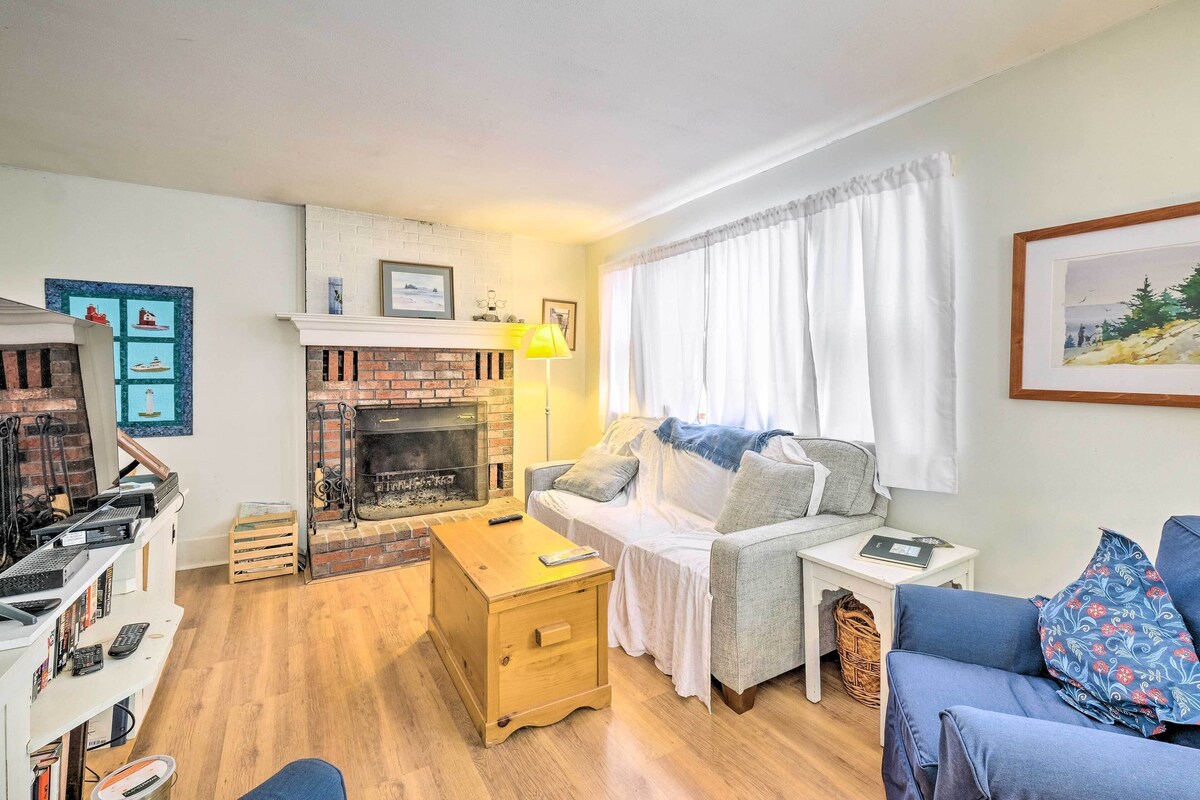 Cozy Waterfront Cottage on Montsweag Bay!