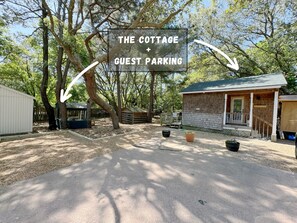 Live Oak Cottage + Parking Area