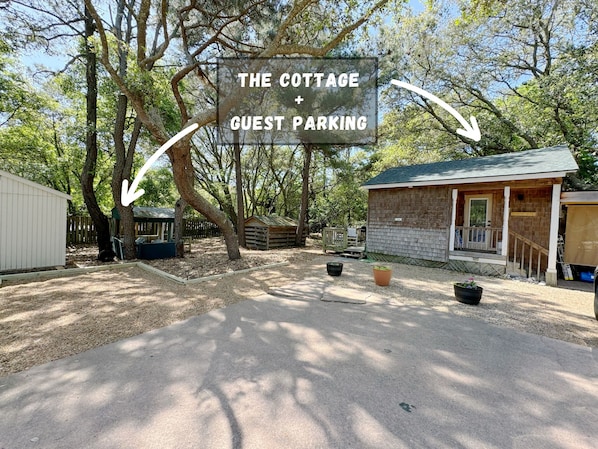 Live Oak Cottage + Parking Area