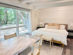 Studio with Kitchenette + huge picture window overlooking beautiful Live Oaks.