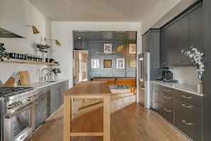 Fully equipped spacious kitchen