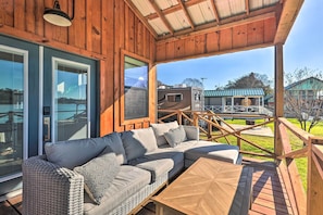 Furnished Deck