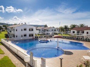 Bar-restaurant with pool