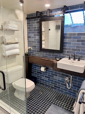 Hip Newly Remodeled Full Bathroom