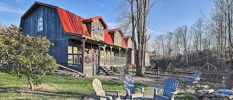 Strawberry Plains Vacation Rental | 4,830 Sq Ft | 6BR | 3BA | Stairs Required