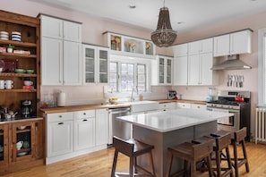 Lovely, modern kitchen with gas range and plenty of cookware and dishes for a gathering of 10 to dine together.